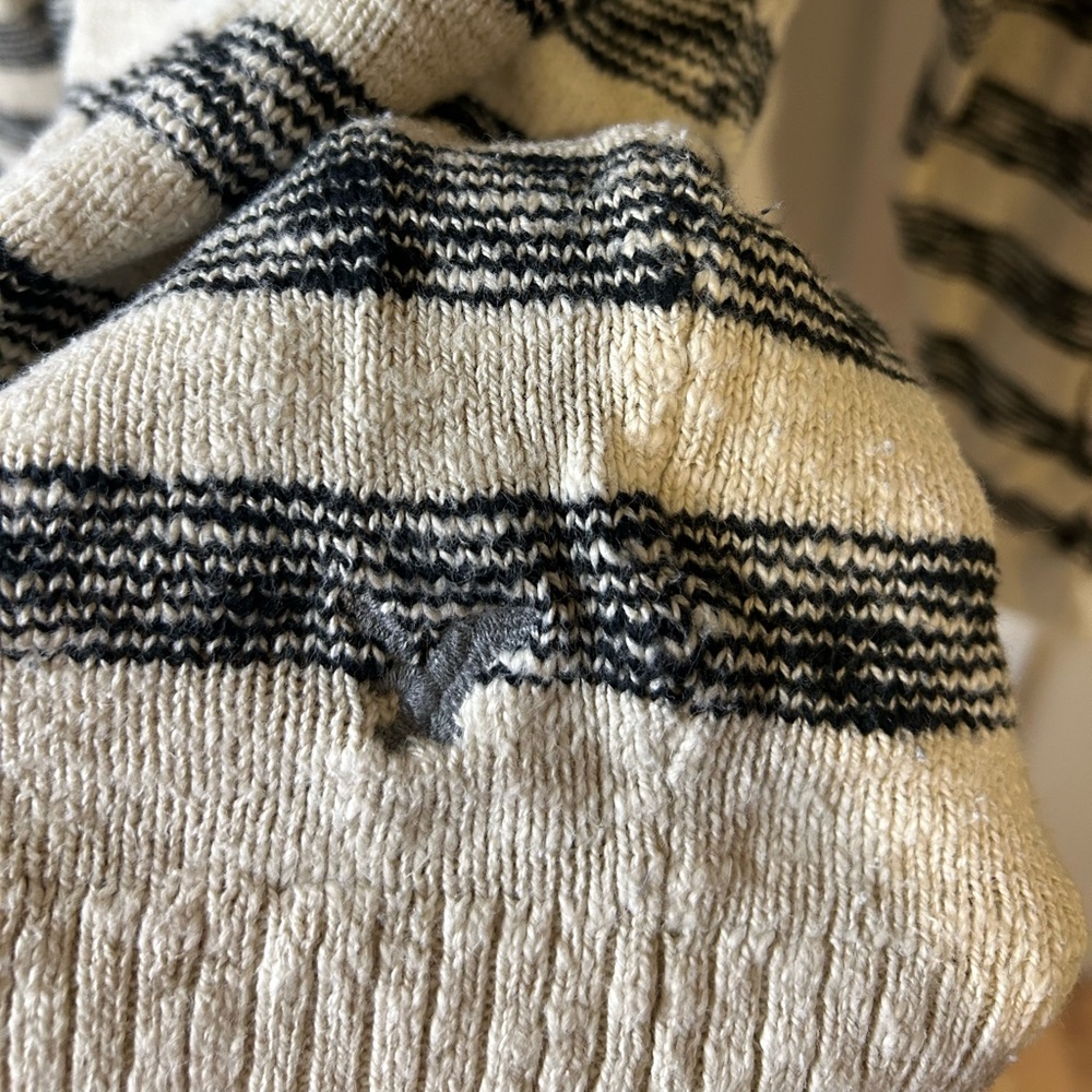 American Eagle Outfitters Preppy/Grunge Men’s Black and White sweater - Picture 5 of 5